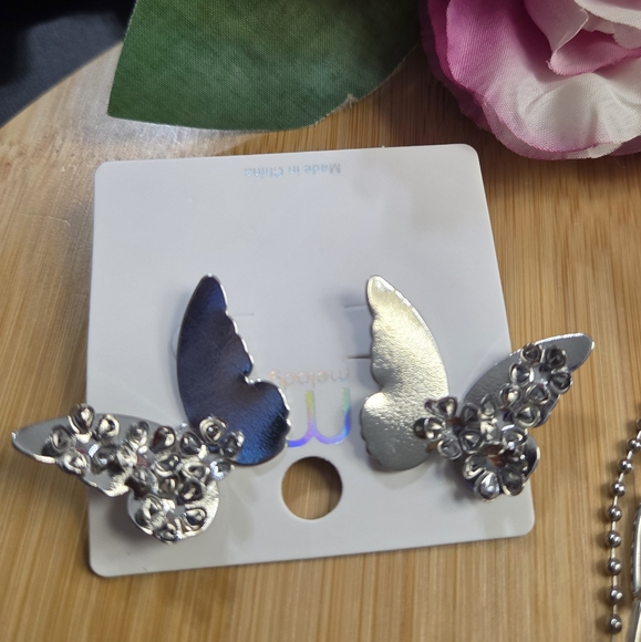 Elegant Silver Jewelry Set for Women - Picture 2 of 5